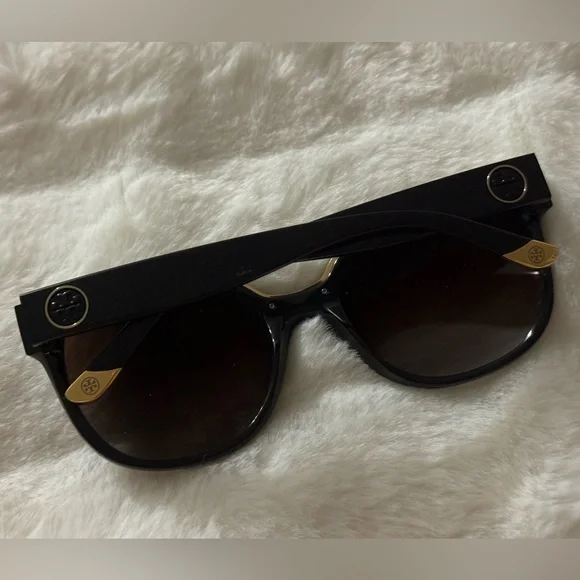 NWOT Tory Burch TY9042 Black with Gold Trim Sunglasses - Picture 7 of 7